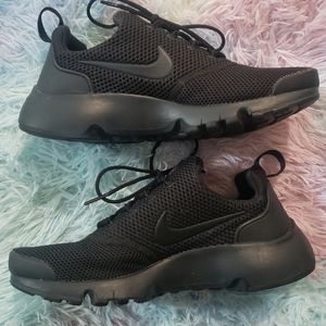 Nike Presto Fly - Size 5Y